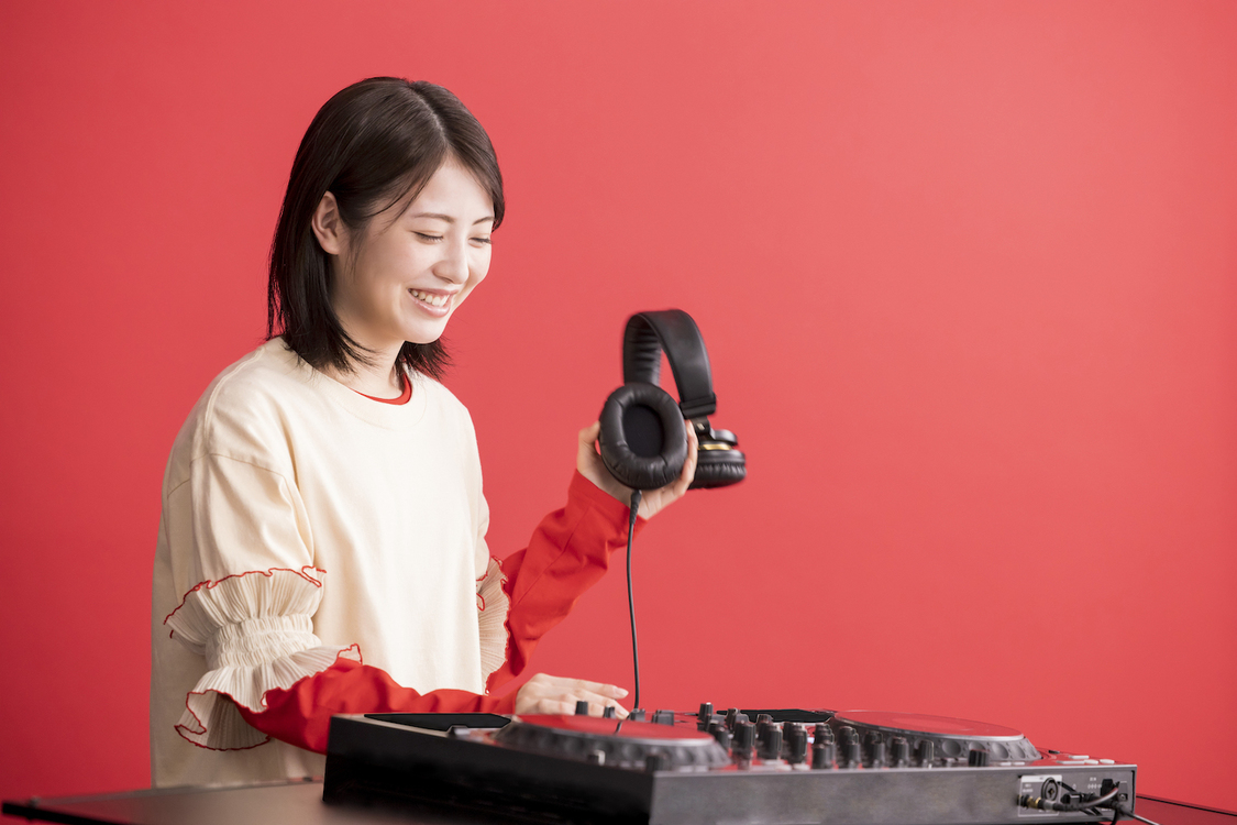 ロッテ ガーナミルクチョコレート 新TV-CM「アガる口どけ」篇より場面写真＆撮影現場写真