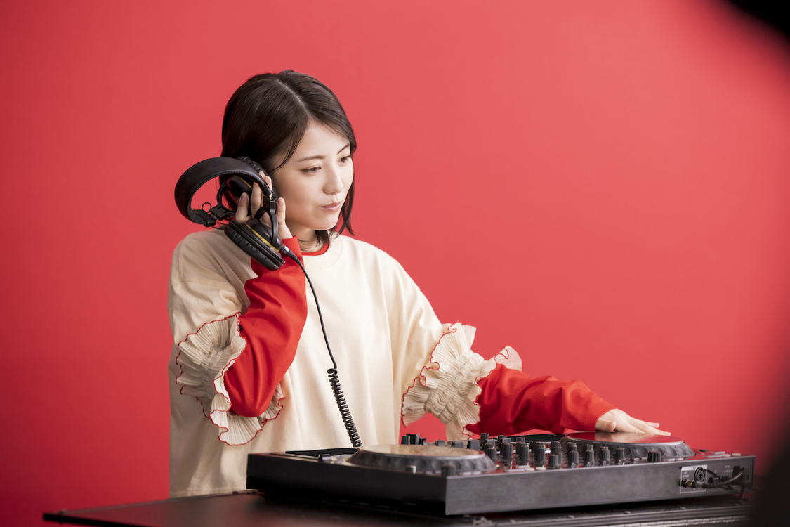 ロッテ ガーナミルクチョコレート 新TV-CM「アガる口どけ」篇より場面写真＆撮影現場写真