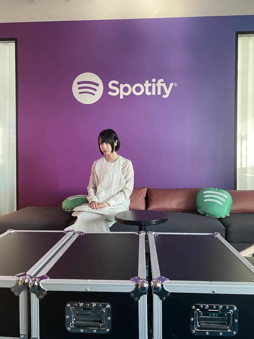 📸 画像:あの『三時のあの月が好き』オフショット|あの、Spotifyにて謎が隠された音声ドラマ形式の新感覚ポッドキャスト配信スタート!