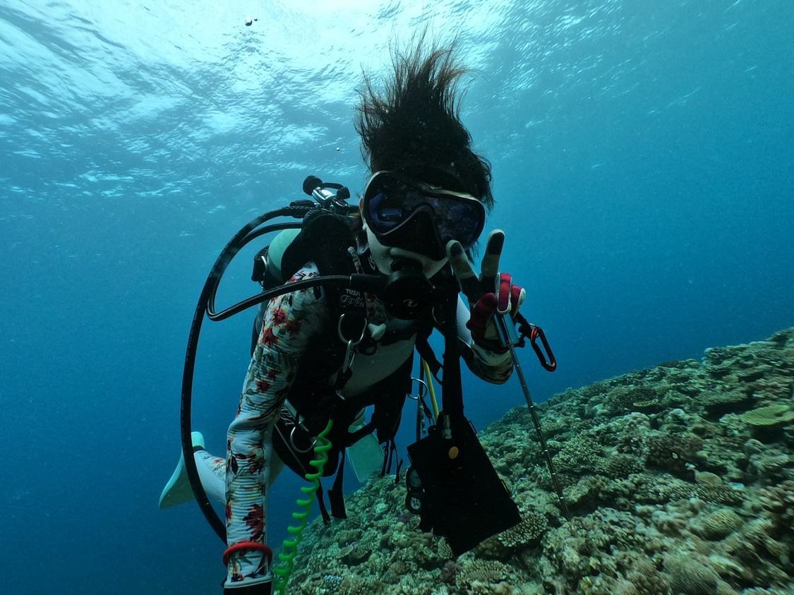無事に沖縄に行けて1日中海の中で楽しんだ私です！　トロール人形にそっくりですね。