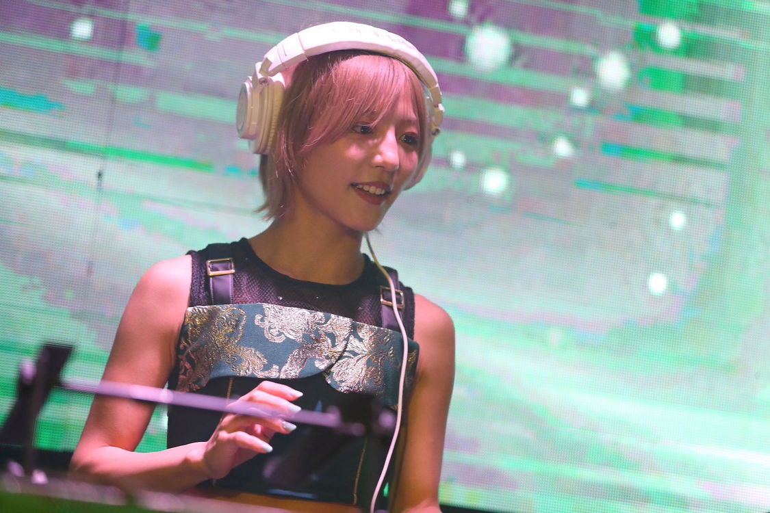 河路由希子（DJ KonKon）