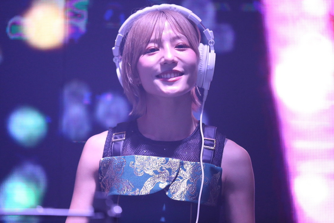 河路由希子（DJ KonKon）