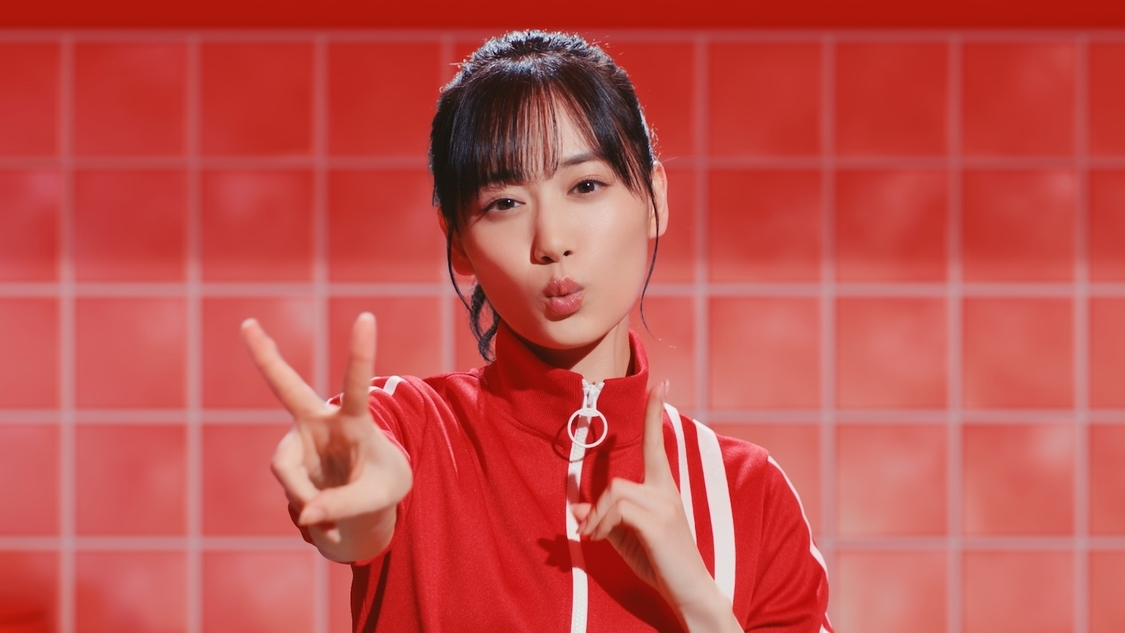 カップスター新TV-CM「ニュニュダンス篇」（©乃木坂46LLC）