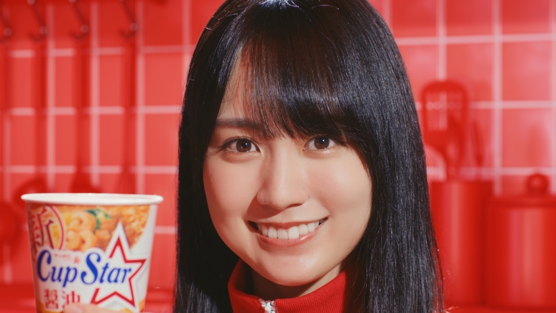 カップスター新TV-CM「ニュニュダンス篇」（©乃木坂46LLC）