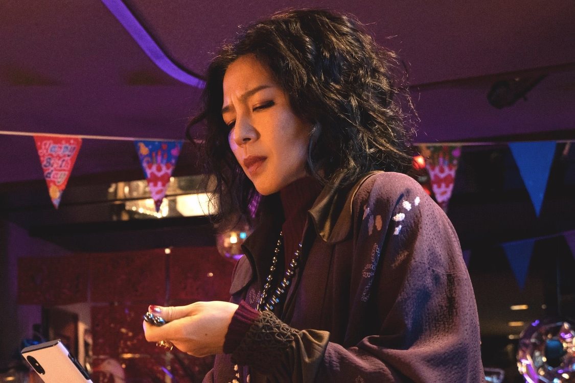 みさき（中島ひろ子）（©2022「左様なら今晩は」製作委員会）