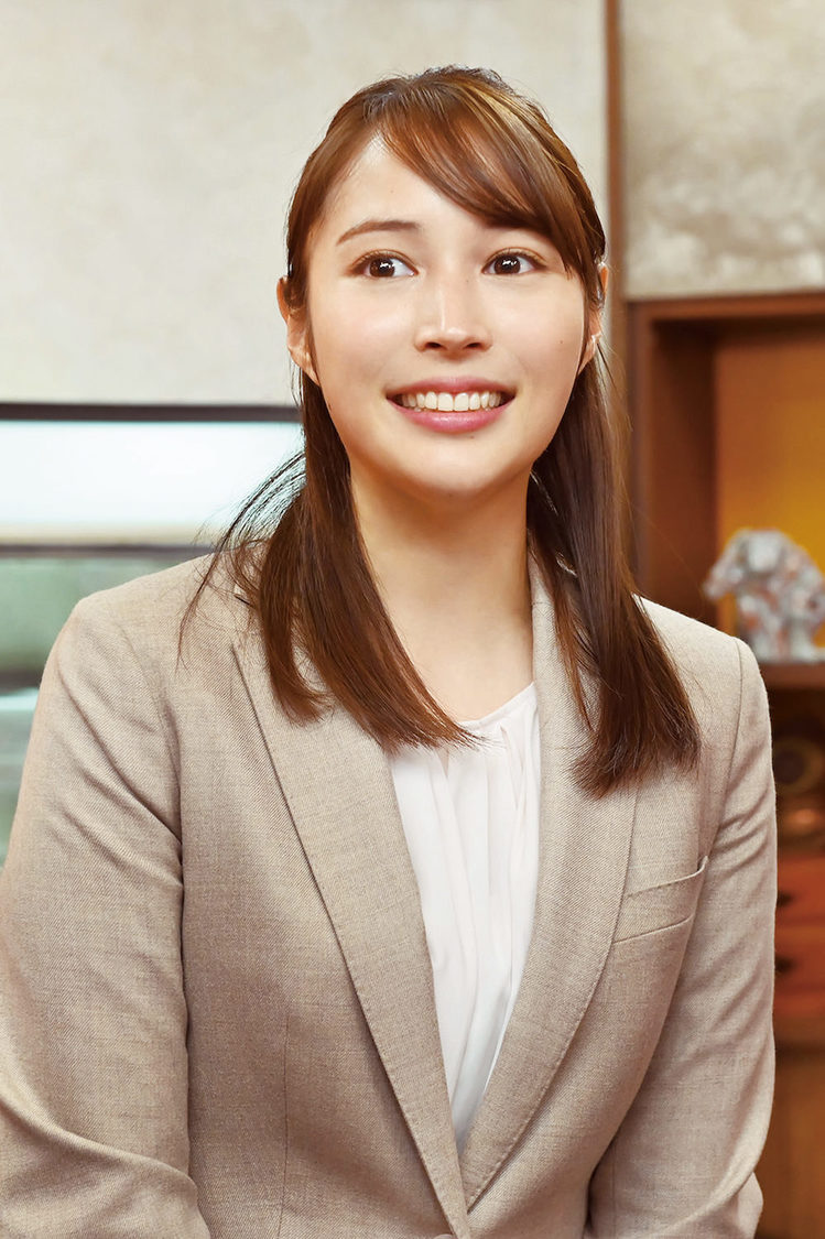 広瀬アリス演じる照井七菜（©2022「七人の秘書 THE MOVIE」製作委員会）