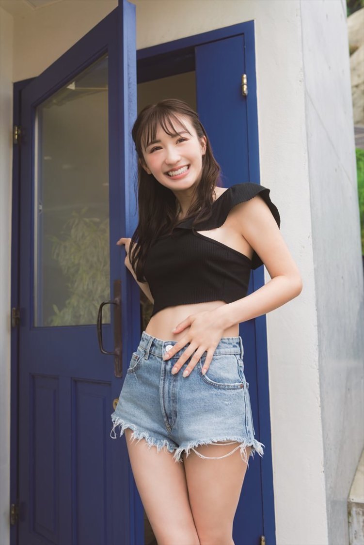 『伊藤愛真 1st写真集 soleil－ソレイユ－』先行カット第3弾（ⒸKADOKAWA／ⒸTWIN PLANET／撮影：MAKINO SHOTA）