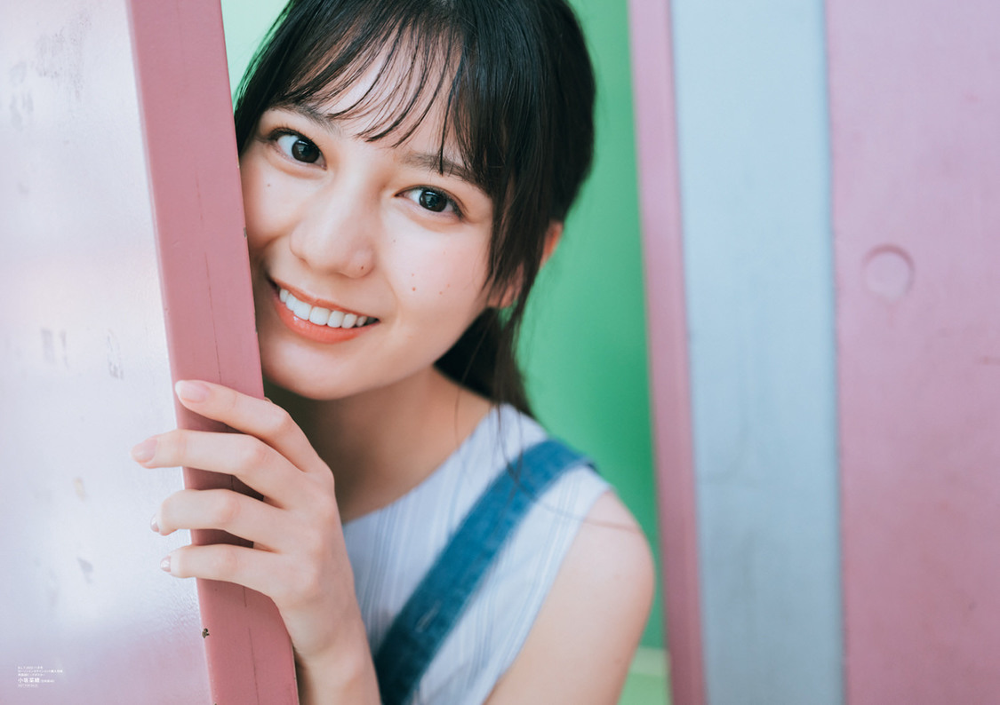 『B.L.T.2022年11月号』ローソンエンタテインメント購入特典：小坂菜緒（日向坂46）両面ポスター（表）