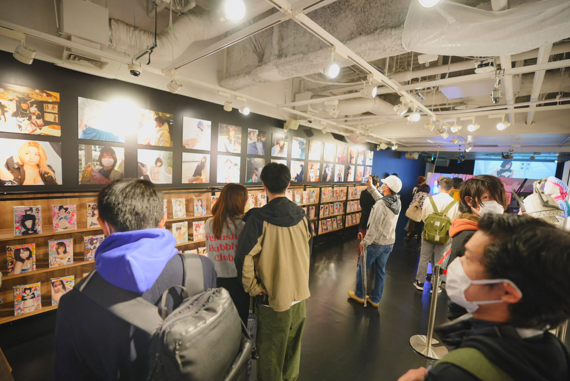 ＜＃きゅるん 伊織もえ展 ～表紙＆もえちゅ放送ダブル100回記念～＞