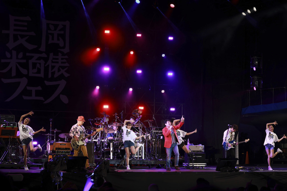 TUBE＜長岡 米百俵フェス 〜花火と食と音楽と〜2022＞東山ファミリーランド（2022年10月8日）