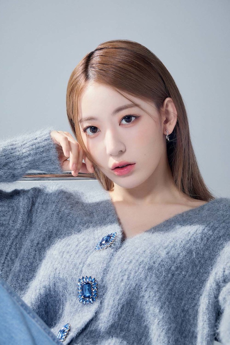 宮脇咲良『LILY BROWN』