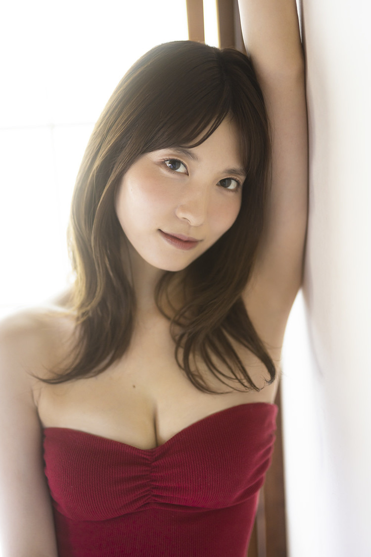 『AKB48 谷口めぐ 1st写真集 可愛さの理由』先行カット（(C)KADOKAWA (C) A.M.Entertainment PHOTO/TANAKA TOMOHISA）