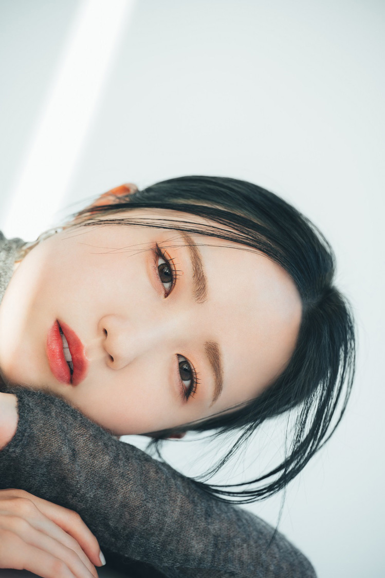 AKB48 本田仁美『ドルチェ&ガッバーナ ビューティ プレス』より