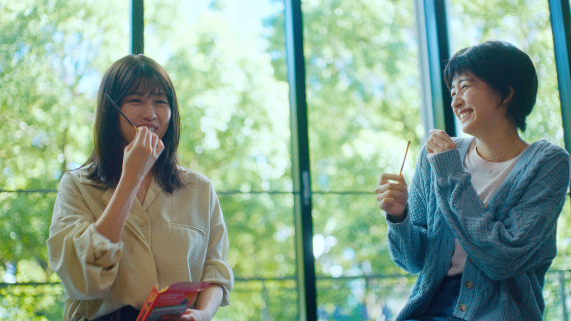 ポッキー新TV-CM第2弾「友人をさそおう」篇より