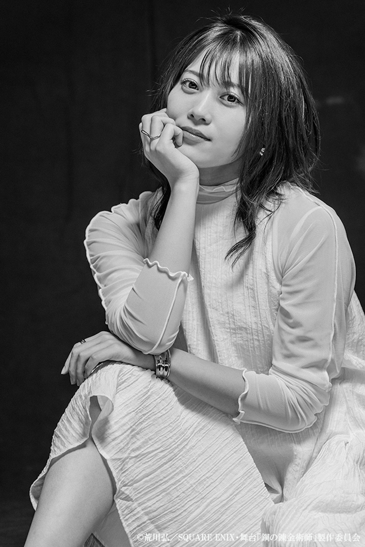 AKB48 岡部麟（ウィンリィ・ロックベル役）©荒川弘/SQUARE ENIX・舞台「鋼の錬金術師」製作委員会