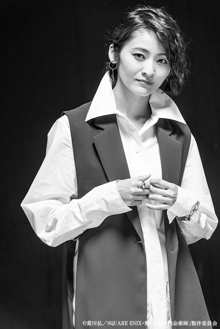 佃井皆美（リザ・ホークアイ役）©荒川弘/SQUARE ENIX・舞台「鋼の錬金術師」製作委員会