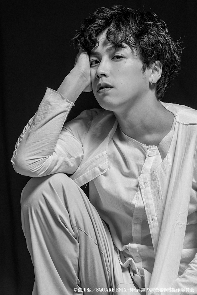 鈴木勝吾（ゾルフ・J・キンブリー役）©荒川弘/SQUARE ENIX・舞台「鋼の錬金術師」製作委員会