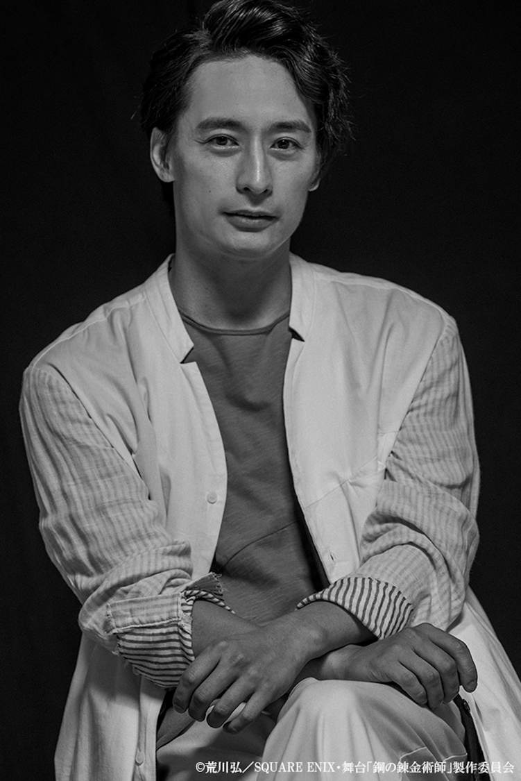 スーツアクター 桜田航成（アルフォンス・エルリック役）©荒川弘/SQUARE ENIX・舞台「鋼の錬金術師」製作委員会