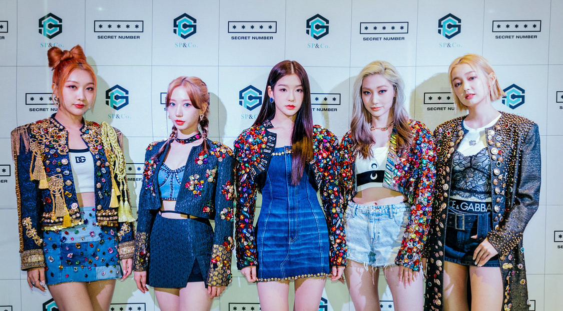 SECRET NUMBER（左からミンジ、ジュ、スダム、ジニ、レア）