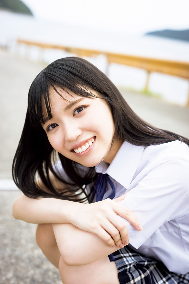 『STU48 岩田陽菜1st写真集 選べないクレヨン』先行カット第2弾（©KADOKAWA ©STU 撮影：TANAKA TOMOHISA）