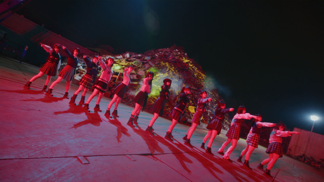 ≒JOY「超孤独ライオン」MVより