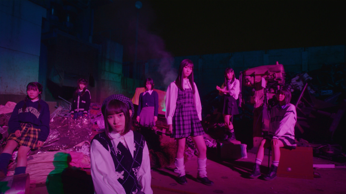 ≒JOY「超孤独ライオン」MVより