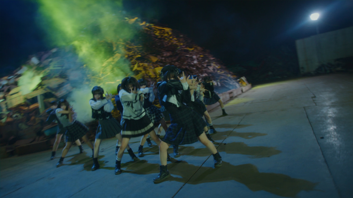 ≒JOY「超孤独ライオン」MVより