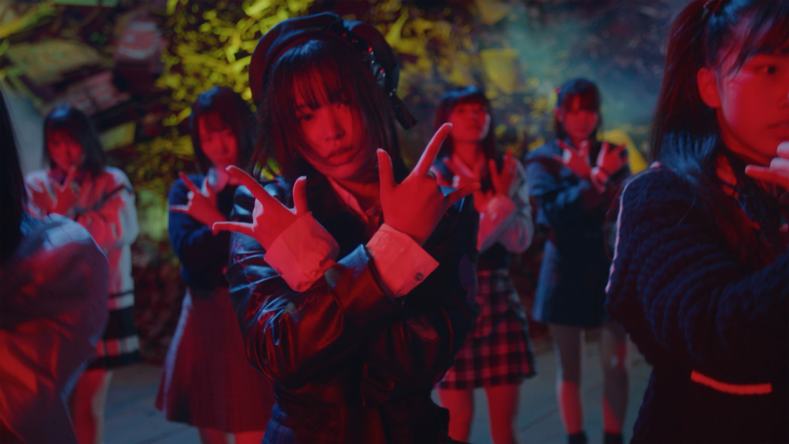 ≒JOY「超孤独ライオン」MVより