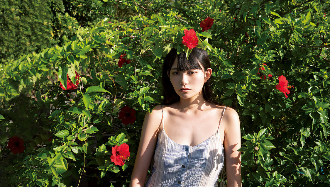 『桜井木穂ファースト写真集 うたかたの』より