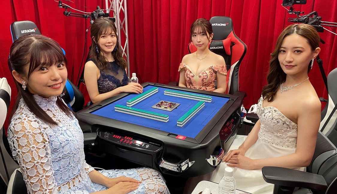 女流プロ予選第1組：武田雛歩、高宮まり（初代女王）、成海有紗、中田花奈（左手前から時計回り）