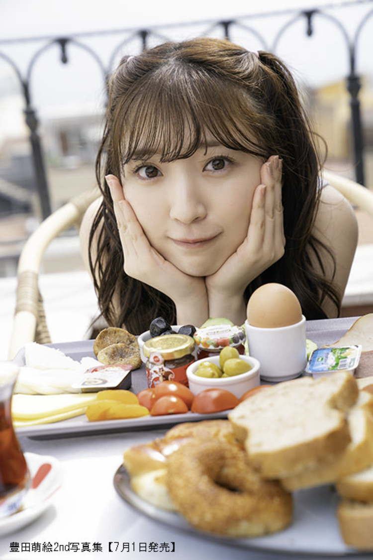 豊田萌絵写真集『タイトル未定』より