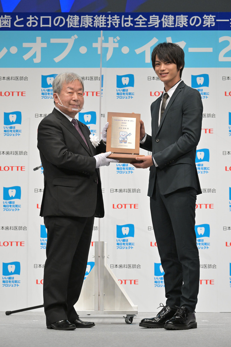 井桁弘恵＆神尾楓珠『ベストスマイル・オブ・ザ・イヤー2022』授賞式（2022年11月8日）