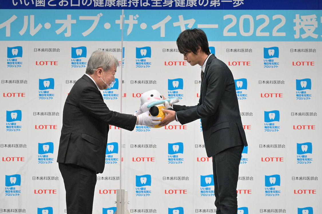 井桁弘恵＆神尾楓珠『ベストスマイル・オブ・ザ・イヤー2022』授賞式（2022年11月8日）