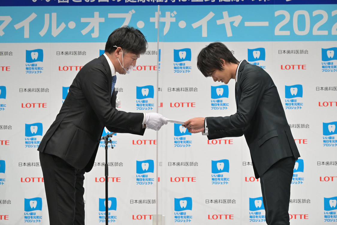 井桁弘恵＆神尾楓珠『ベストスマイル・オブ・ザ・イヤー2022』授賞式（2022年11月8日）