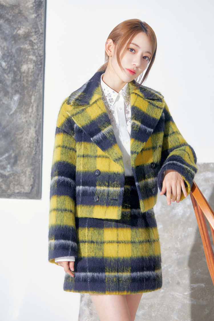 宮脇咲良／LILY BROWN「宮脇咲良が魅せるWinter Vintage」