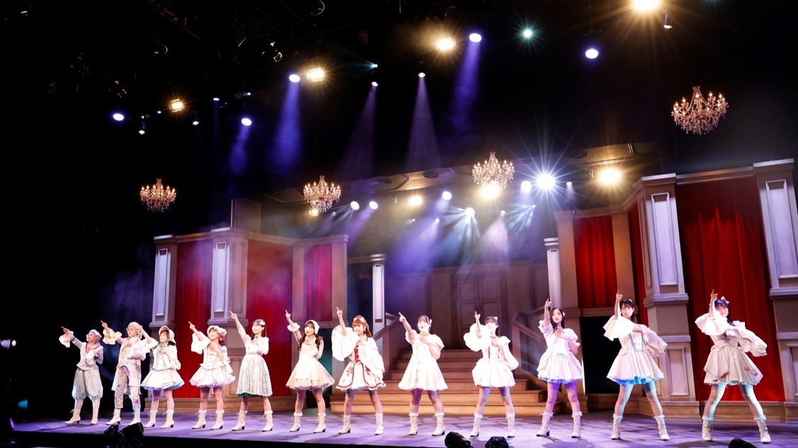 演劇女子部＜ビヨサイユ宮殿＞より