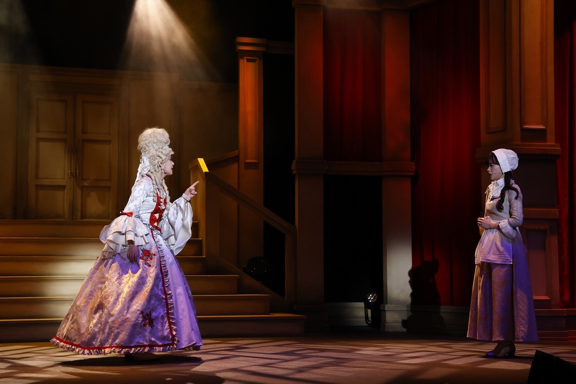 演劇女子部＜ビヨサイユ宮殿＞より