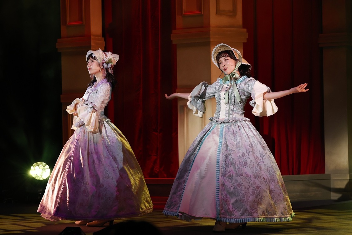 演劇女子部＜ビヨサイユ宮殿＞より