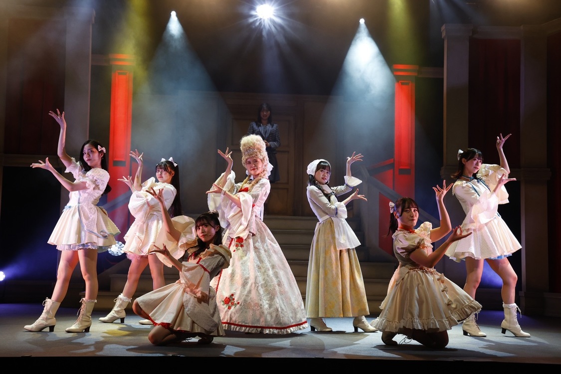 演劇女子部＜ビヨサイユ宮殿＞より