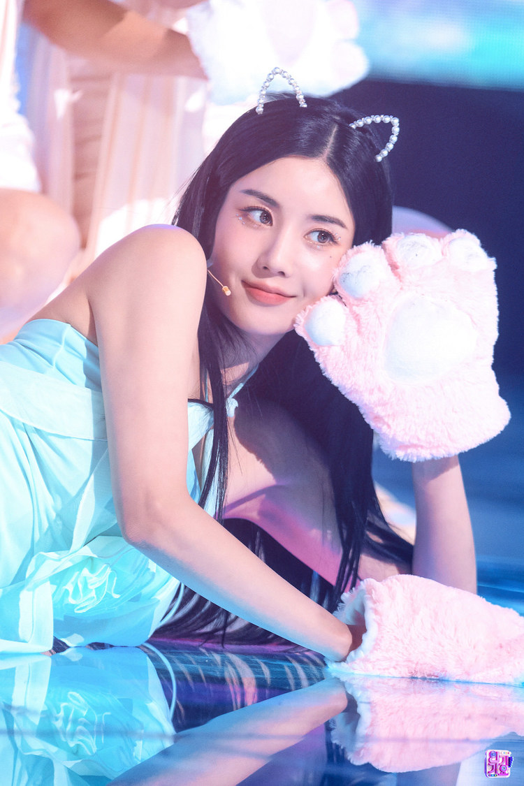 クォン・ウンビ 9月／10月配信分『SBS人気歌謡』《字幕版》（ⓒSBS）