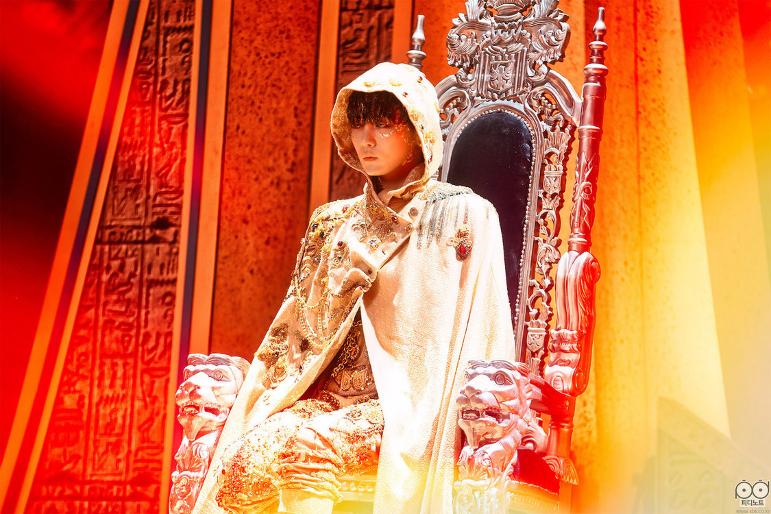 KEY（SHINee）9月／10月配信分『SBS人気歌謡』《字幕版》（ⓒSBS）