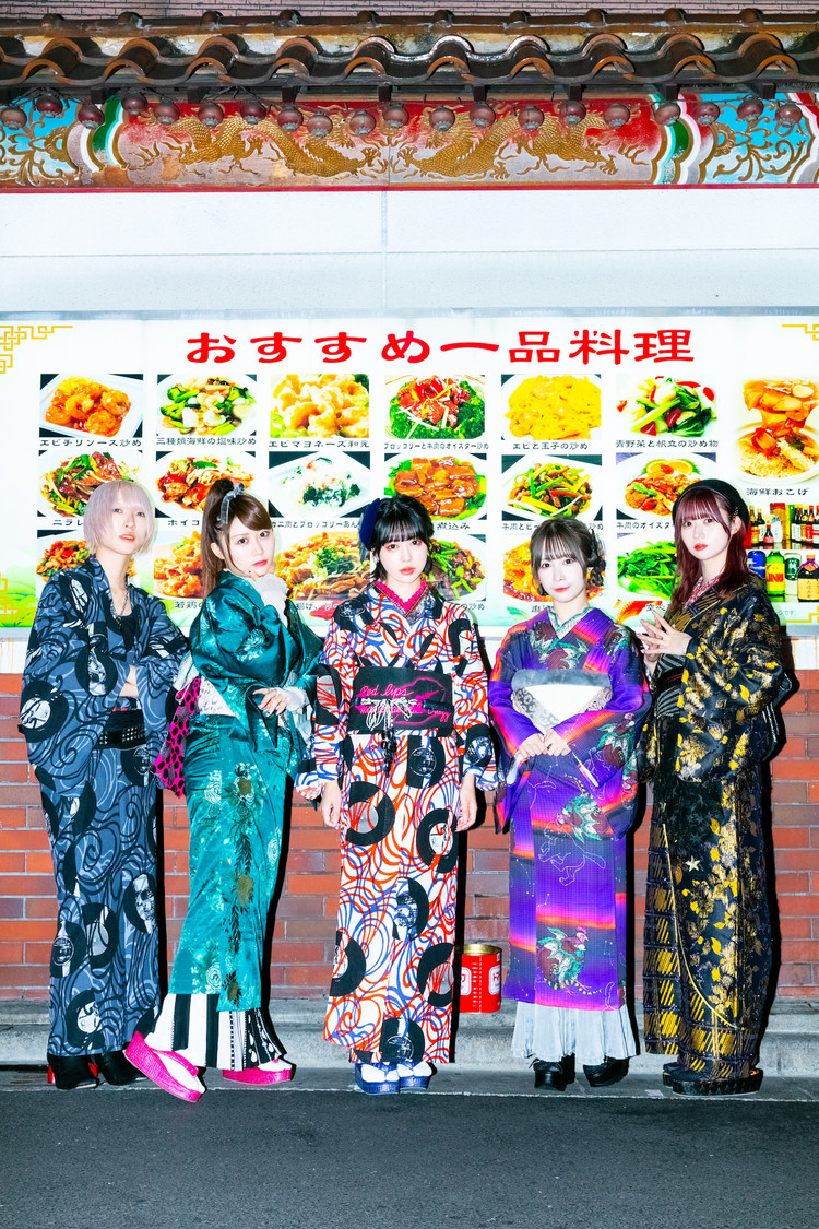 左から、滝沢ひなの、辰巳さやか、瀬戸みるか、朝倉あい、福田みゆ