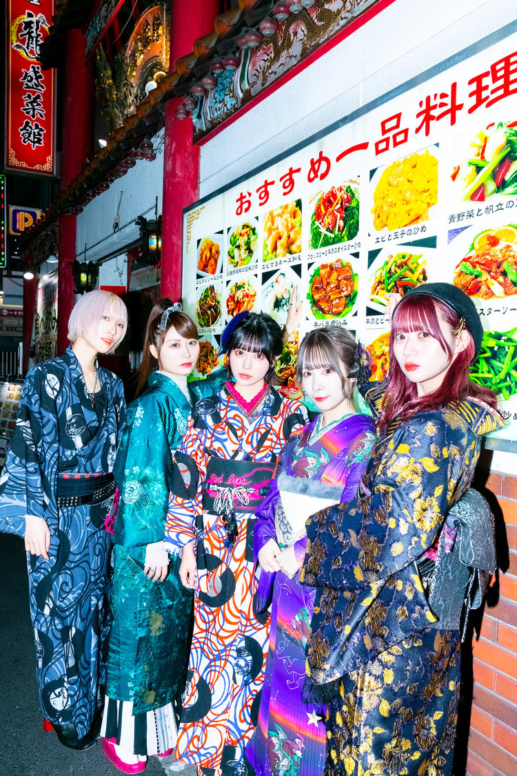 左から、滝沢ひなの、辰巳さやか、瀬戸みるか、朝倉あい、福田みゆ