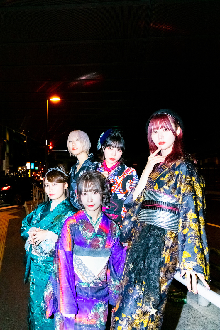 左から、辰巳さやか（前列）、滝沢ひなの（後列）、朝倉あい（前列）、瀬戸みるか（後列）、福田みゆ（後列）