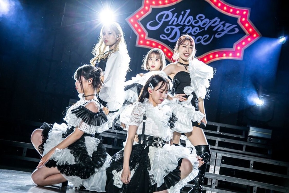 フィロソフィーのダンス＜十束おとは卒業コンサート ～ベスト・フォー・フォーエバー～＞日比谷公園大音楽堂（2022年11月19日）／撮影：SHOKO ISHIZAKI (THINGS.)