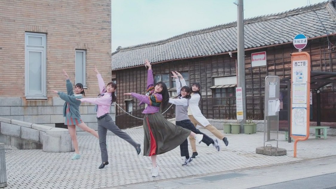 乃木坂46「平行線」MVより