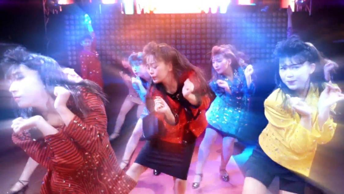 「【完全再現】『バブリーダンス』踊ってみた！【令和版｜伊原六花】」より