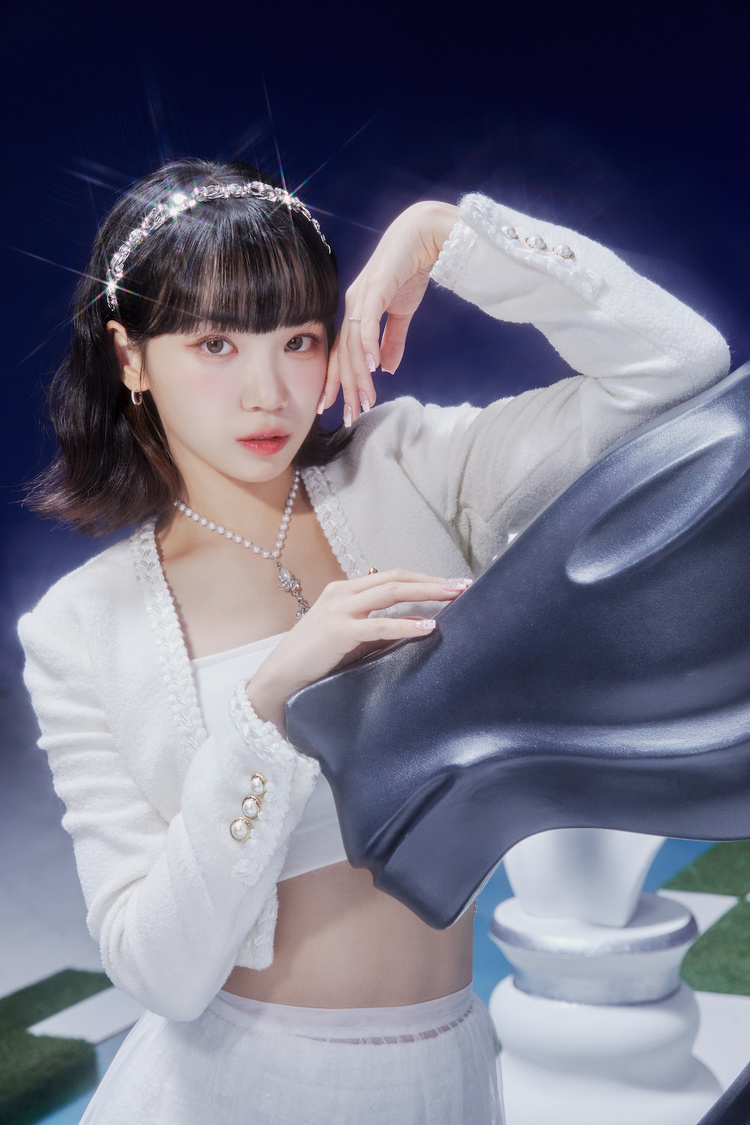 KIM CHAEWON（(P)&(C) SOURCE MUSIC）