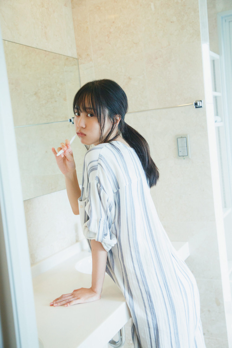 乃木坂46賀喜遥香 1st写真集『まっさら』（撮影：菊地泰久／新潮社）