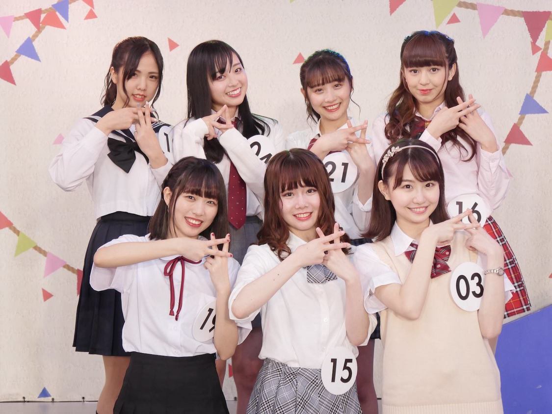 下段左から、No.19 濱越さおり（ハマコシサオ／19歳）、No.15 立花もも（タチバナモモ／18歳）、No.3 深江有恵（フカエアリエ／22歳）／上段左から、No.18 笹木里緒菜（ササキリオナ／21歳）、No.4 吉田笑夢（ヨシダエム／18歳）、No.21 島田菜津美（シマダナツミ／22歳）、No.16 蘆田真帆（アシダマホ／16歳）